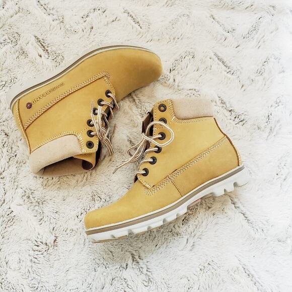 SWISS BRAND OUTDOOR TAN BOOTS NEW SIZE 8 - Picture 1 of 7